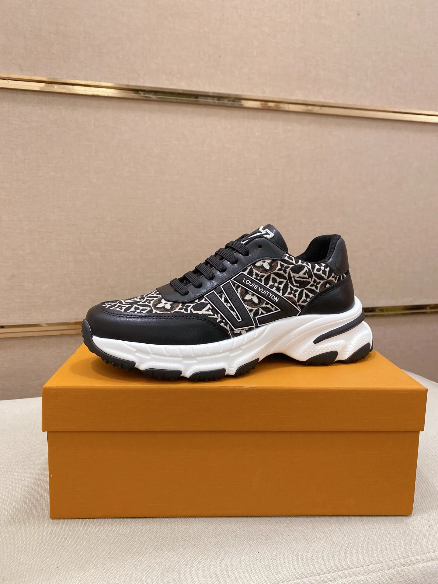 Men's shoes 442💰louis vuitton (Louis Vuitton/lv)🔍🔍The new counters are on sale at the same time. The uppers are imported from Italy. ⃣️Re-engraved🇮🇹💪💪, ⚠Sole: The original sole is specially provided by the original factory, the exclusive movable molded sole is super comfortable, ⚠Original and single goods 🔍high quality, you can enter and leave the counter at will, welcome to compare⚠. Code number: 38-44 (45/customized, non-refundable)